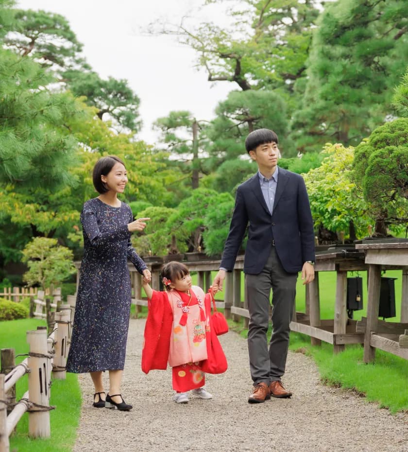 八芳園の日本庭園で七五三の記念撮影