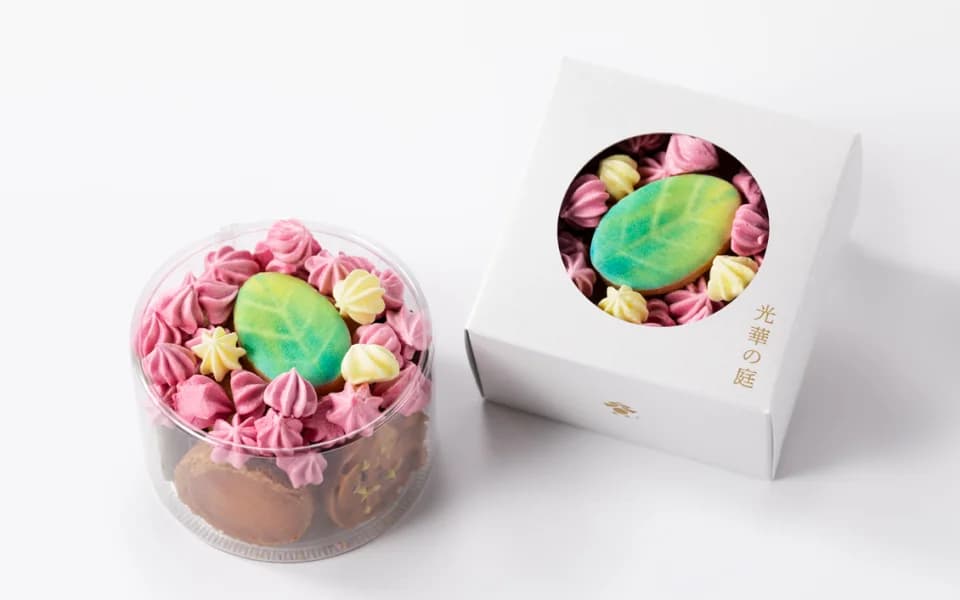 料亭壺中庵の新商品のクッキーとメレンゲ菓子の「光華の庭」箱ギフト